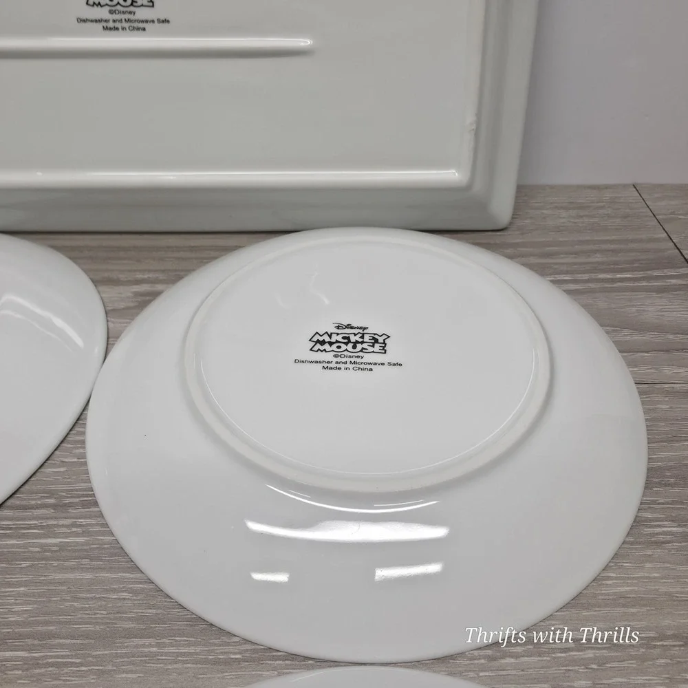 Disney's Mickey Mouse - Holiday Serving Platter With (4) Plates‎ - Mousetastic!!